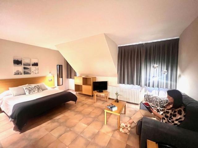Aparthotel El Serch Andorra la Vella Ngoại thất bức ảnh