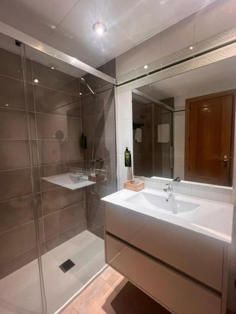 Aparthotel El Serch Andorra la Vella Ngoại thất bức ảnh