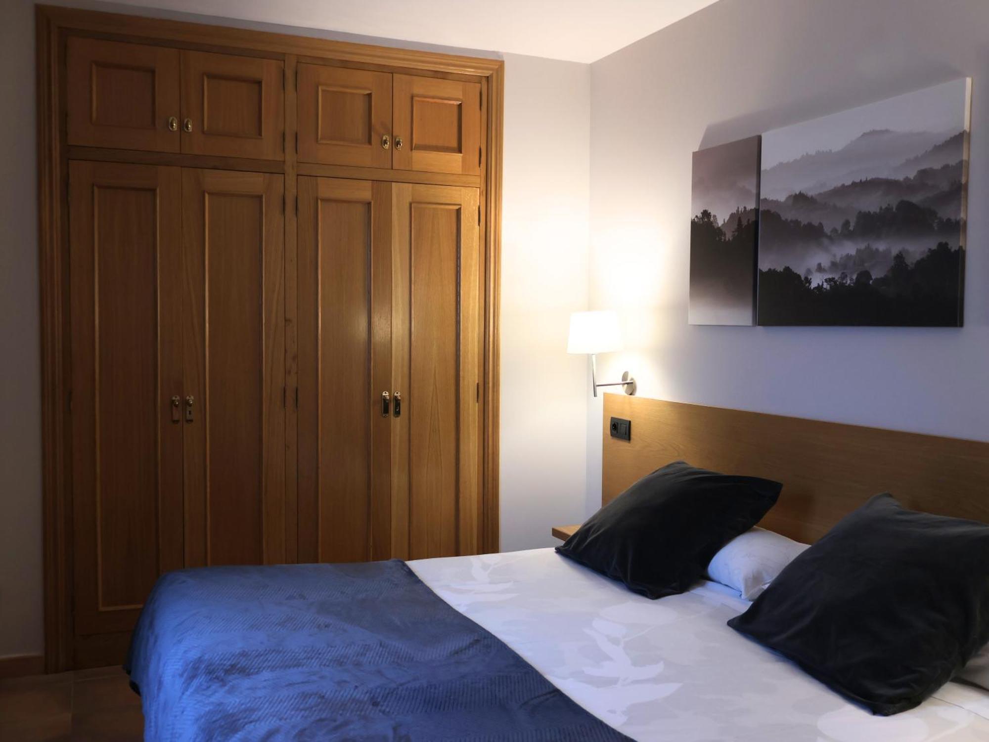 Aparthotel El Serch Andorra la Vella Ngoại thất bức ảnh