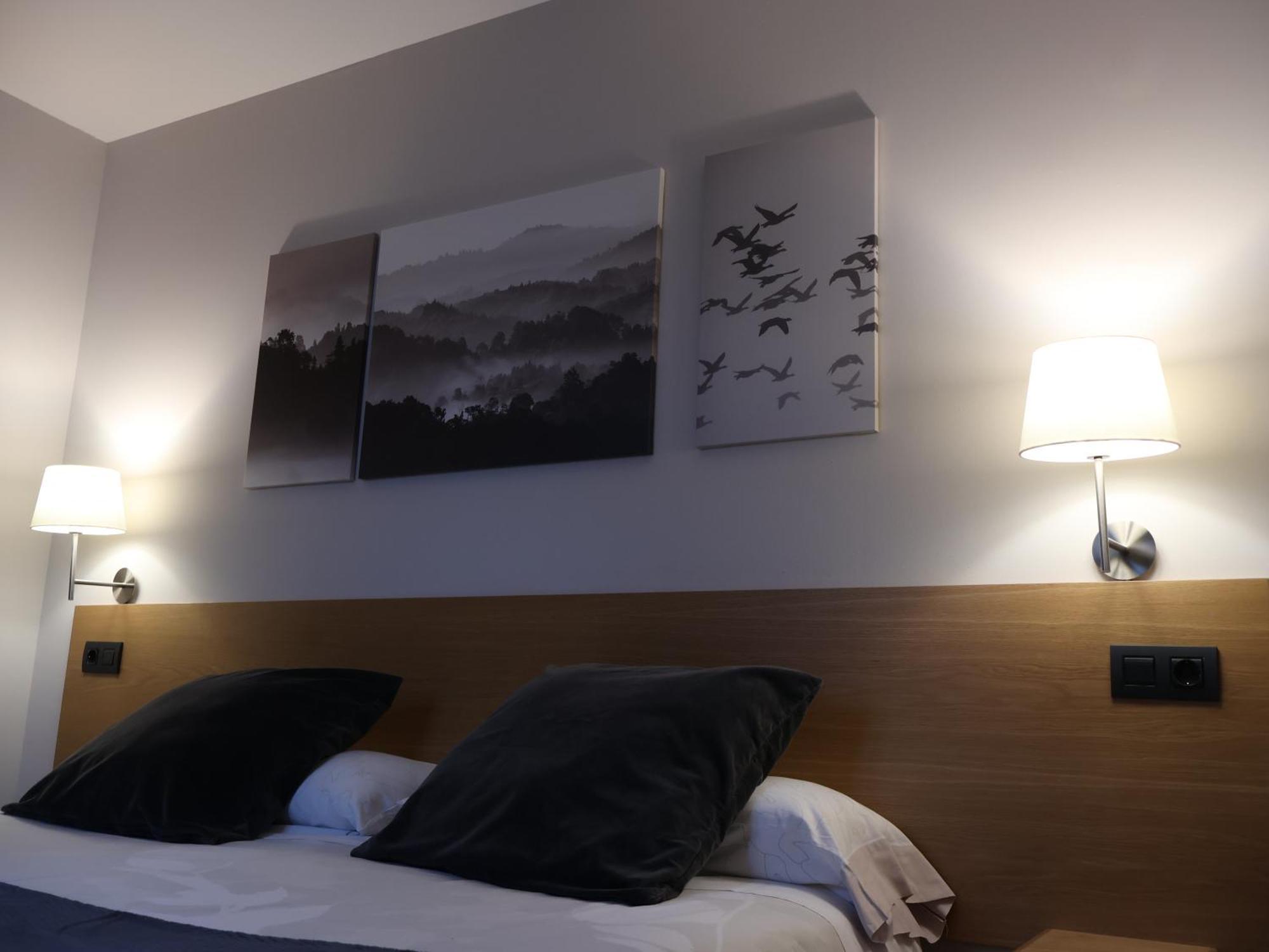Aparthotel El Serch Andorra la Vella Ngoại thất bức ảnh