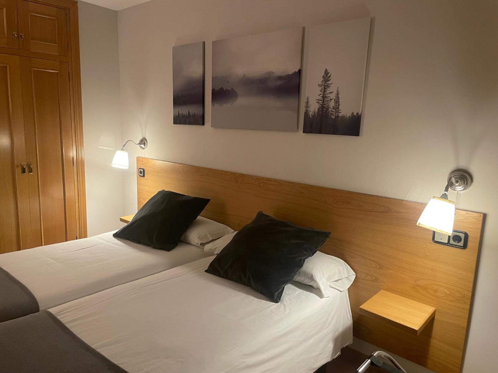 Aparthotel El Serch Andorra la Vella Ngoại thất bức ảnh