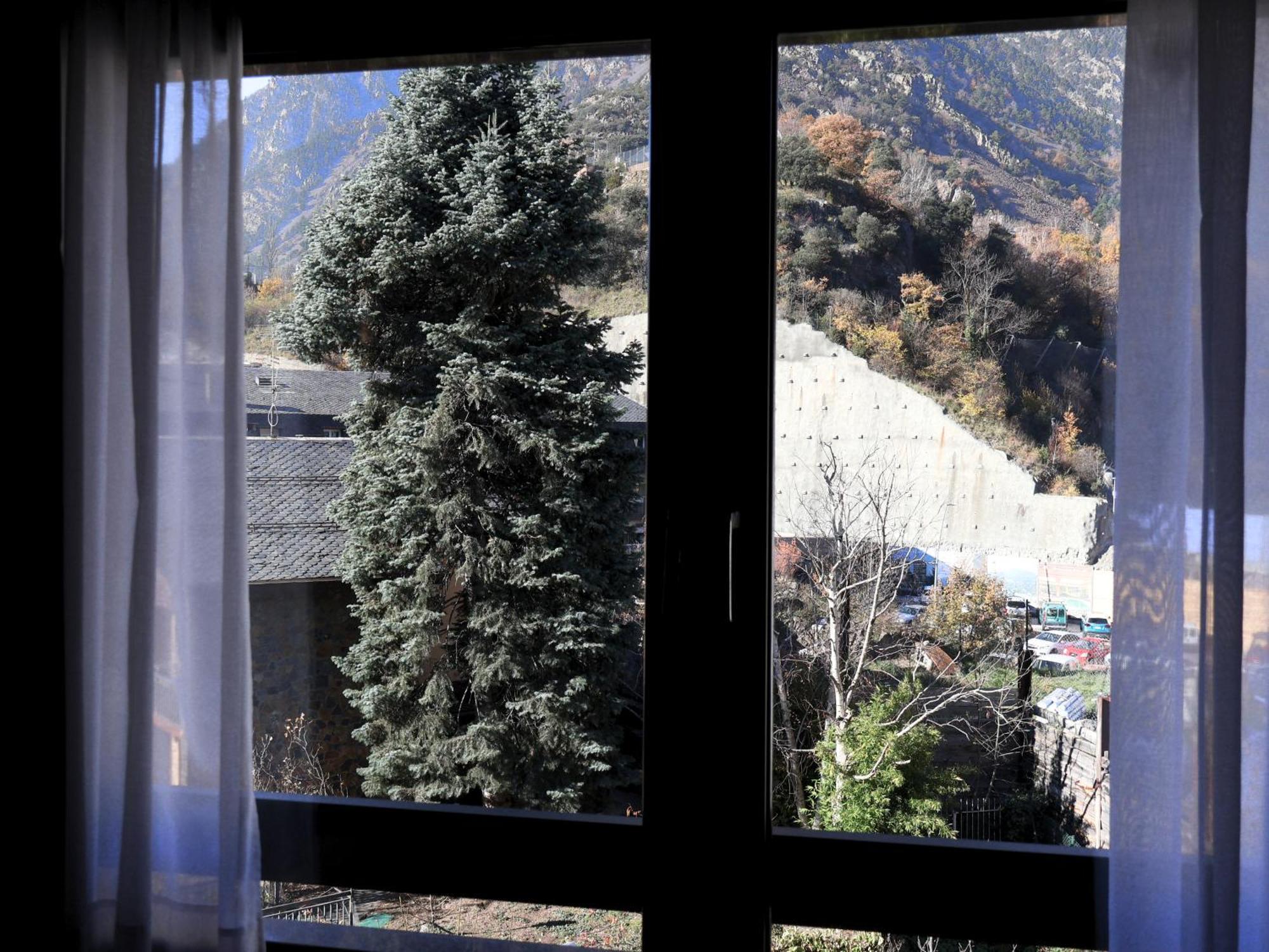 Aparthotel El Serch Andorra la Vella Ngoại thất bức ảnh