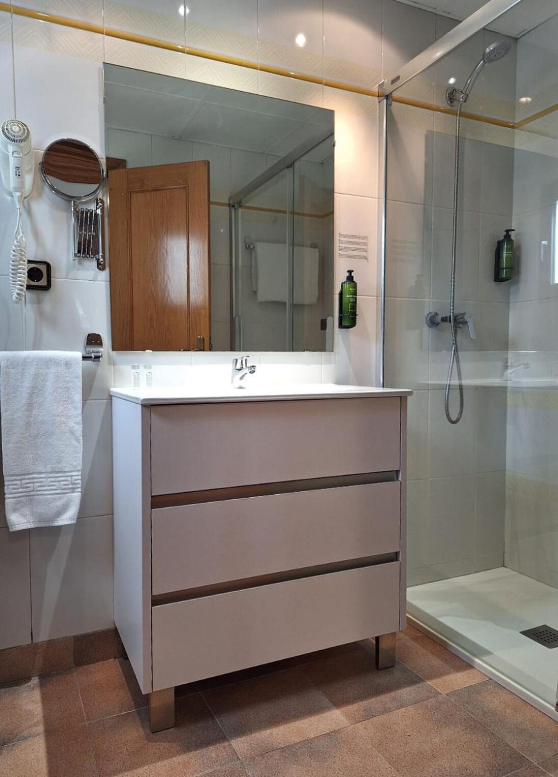 Aparthotel El Serch Andorra la Vella Ngoại thất bức ảnh